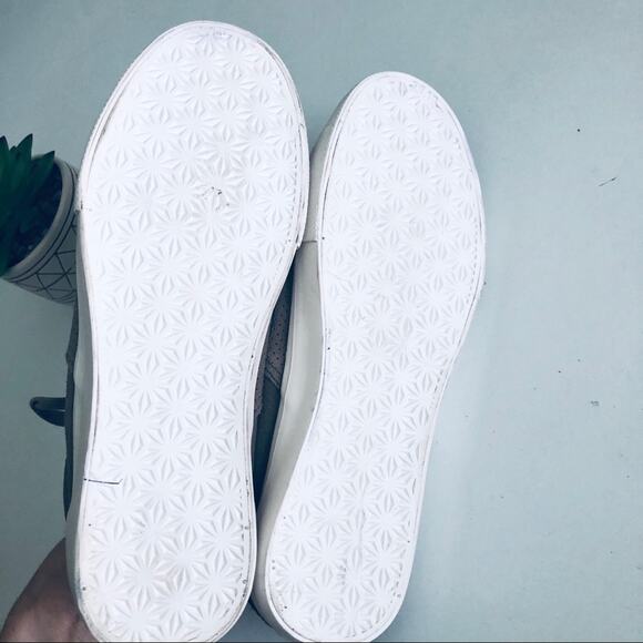 Express Women's SZ 8 Suede Leather Taupe Lace Up Sneaker - Picture 5 of 11